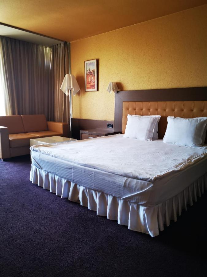 Park Hotel Romantica 스빌렌그라드 외부 사진
