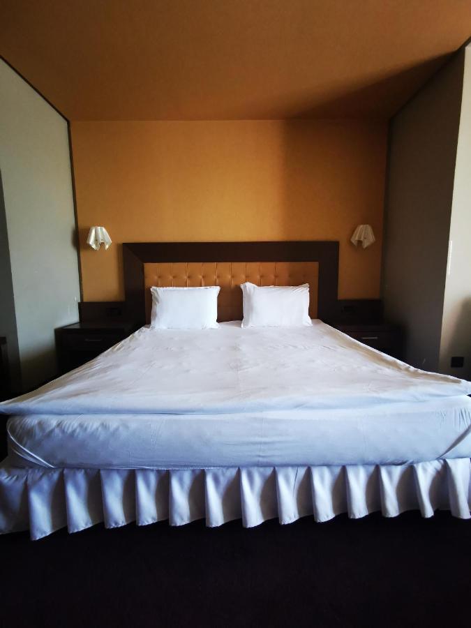 Park Hotel Romantica 스빌렌그라드 외부 사진